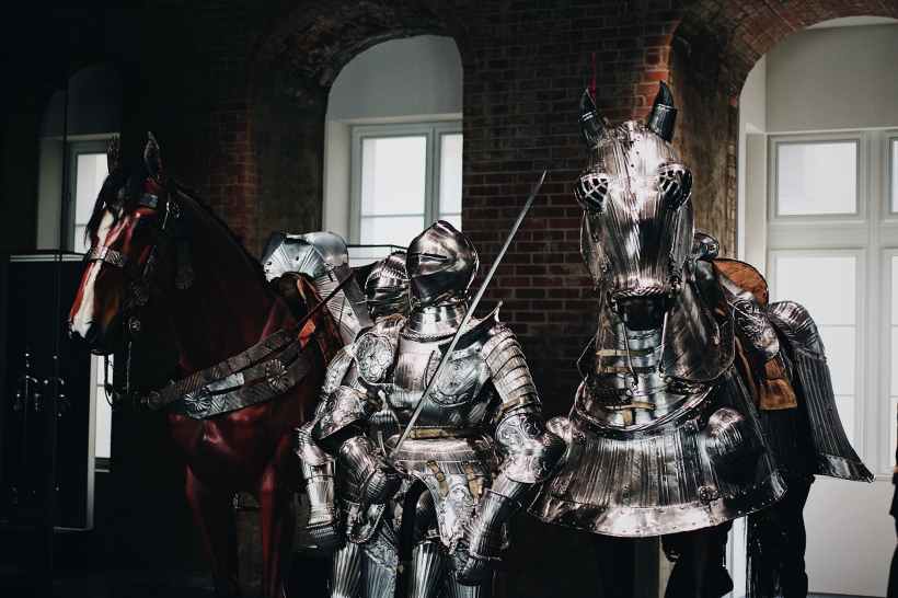 A display of medieval armor and horse armor.